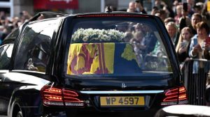 el-feretro-con-los-restos-de-la-reina-isabel-ii-partio-desde-balmoral-y-llego-a-edimburgo-1417556