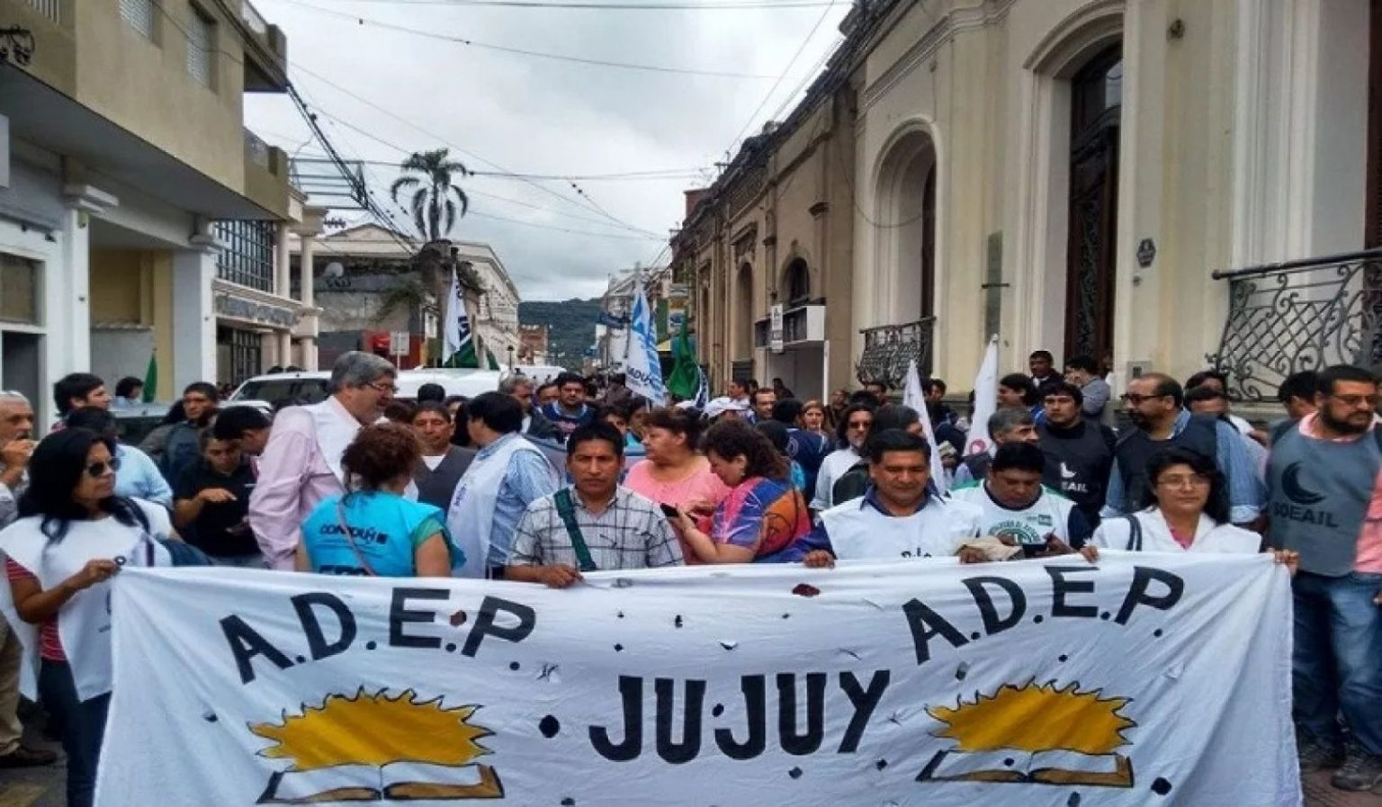 45680-docentes-de-adep-se-suman-al-paro-del-30-de-abril-1536x897-1