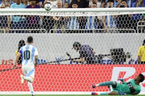 Messi-penal-828x548-1