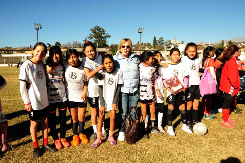 entrega-equip-dep-fut-fem-inf13-1024x680