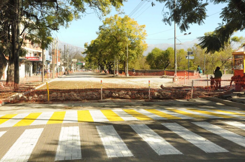 hipolito-yrigoyen-de-la-obra-de-repavimentacion-53712717655707559350-1024x680