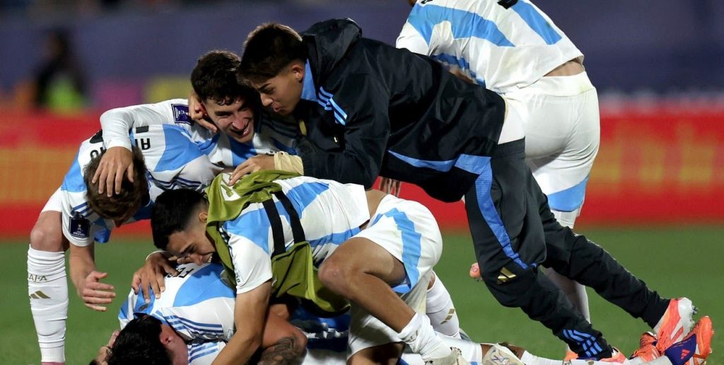 GUUy5YaaF_1300x655__1