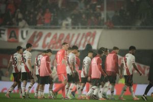 asi-se-retiro-river-tras-la-nueva-caida-en-la-74M3GKE4LFF4ZJSWM3GAZJHNS4