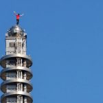 Sin red y a 508 metros: la escala extrema de Alex Honnold al Tapei 101