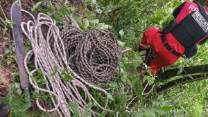 bomberos-jujuy-rescataron-dos-personas-que-desbarrancaron-reyes