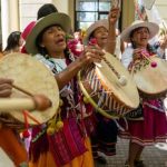 Las comadres llegaron a Casa de Gobierno y dieron inicio al Carnaval jujeño