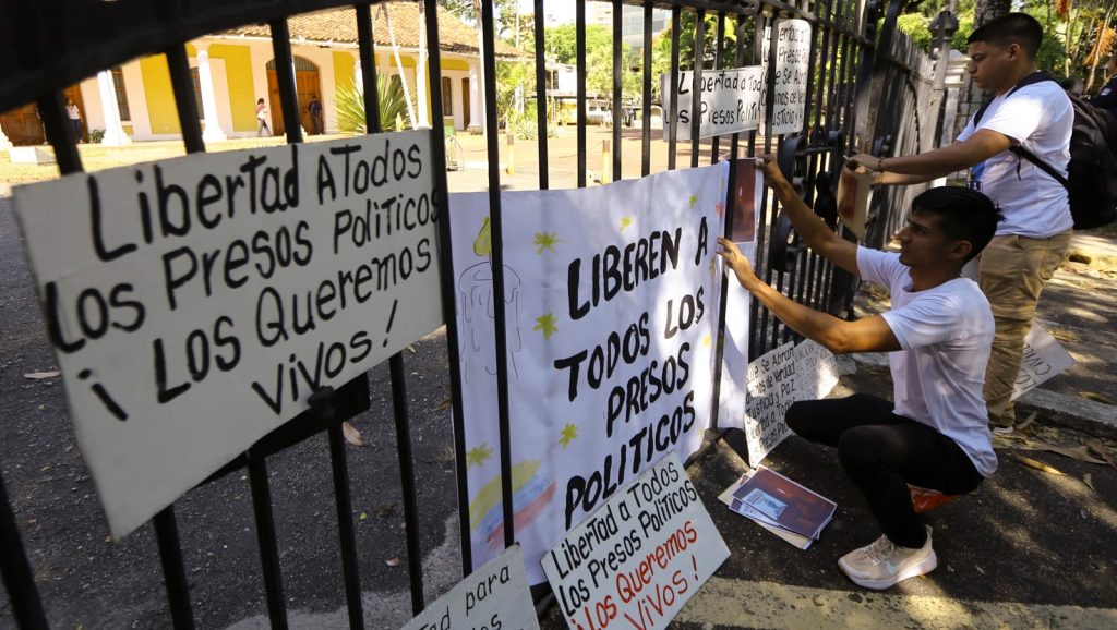 2026-01-23t190458z-1800341469-rc207jahm3k7-rtrmadp-3-usa-venezuela-prisoners