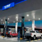 YPF congelará el precio de la nafta por 45 días para contener el impacto inflacionario