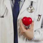 Día del Cardiólogo: crecen los infartos y advierten por el impacto de la hipertensión