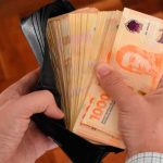 Informe alarmante: 7 de cada 10 argentinos agotan su sueldo antes de la quincena