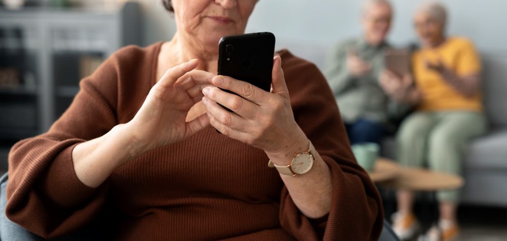 Tips-para-que-adultos-mayores-le-saquen-mayor-provecho-a-su-celular