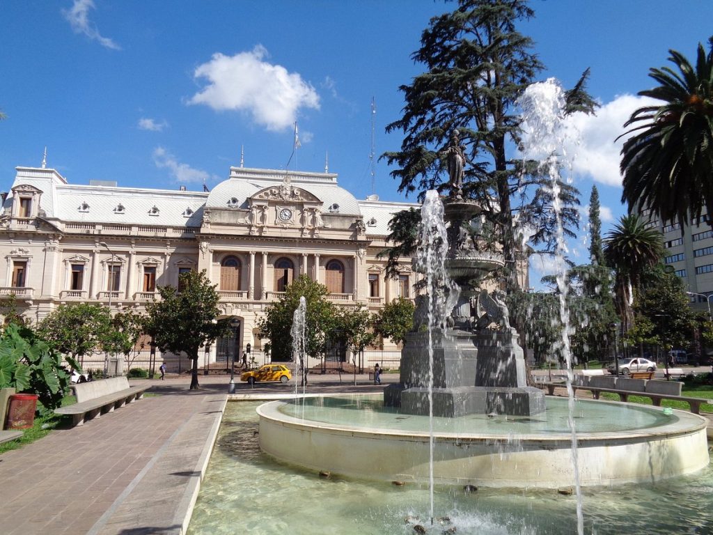 fuente-y-casa-de-gobierno