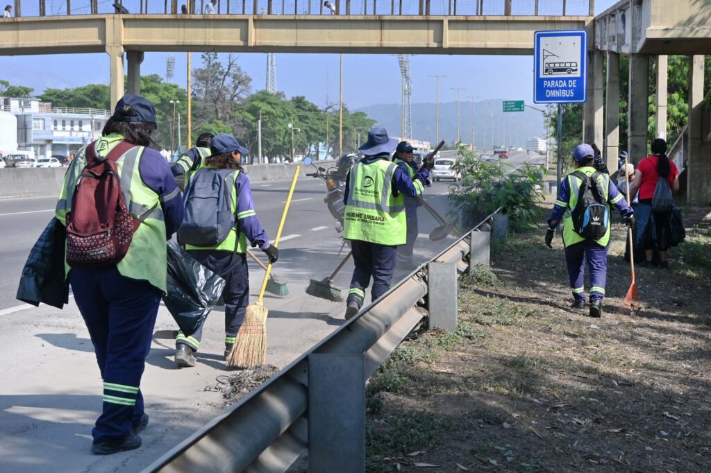 operativo-de-limpieza-Av.Savio-Prensa-Muni-Jujuy-6-1-1024x682