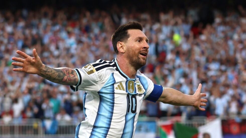 Messi-lidera-a-Argentina-en-su-debut-con-una-contundente-980x551