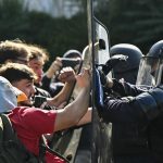 Más ciudades francesas implementaron toque de queda tras las violentas protestas